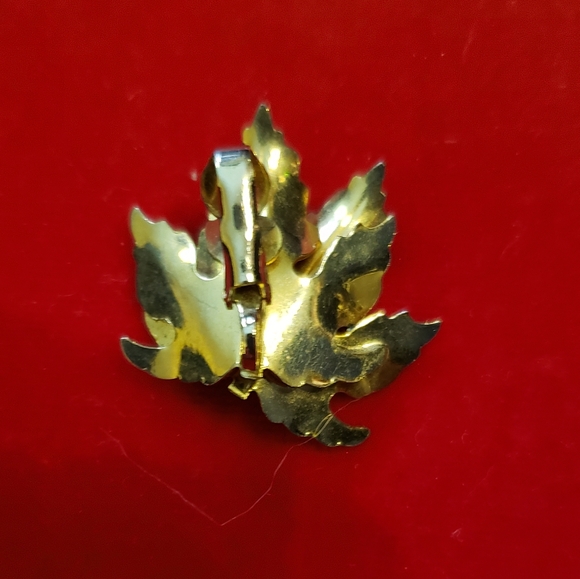Vintage Leaf Brooch & Earrings Set Perfect for Fall or all Year long - Picture 4 of 8